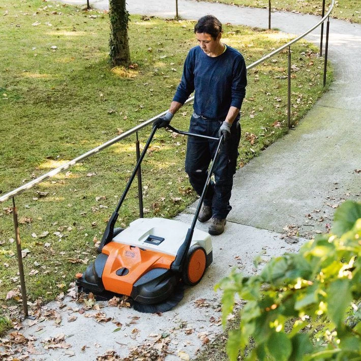 Stihl veegmachine KGA770
